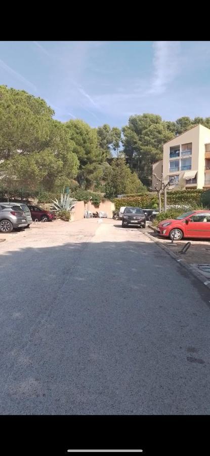 A La Semaine Ou Au Jour / Location Studio Meuble 30M² La Ciotat Esterno foto
